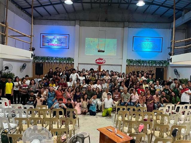 Ps. Lisa Garcia & Ps. Johnny Garcia's congregation