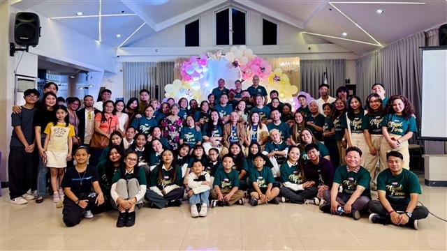 Ps. Rudolf "Edwin" Magno & Ps. Macrina Magno's congregation